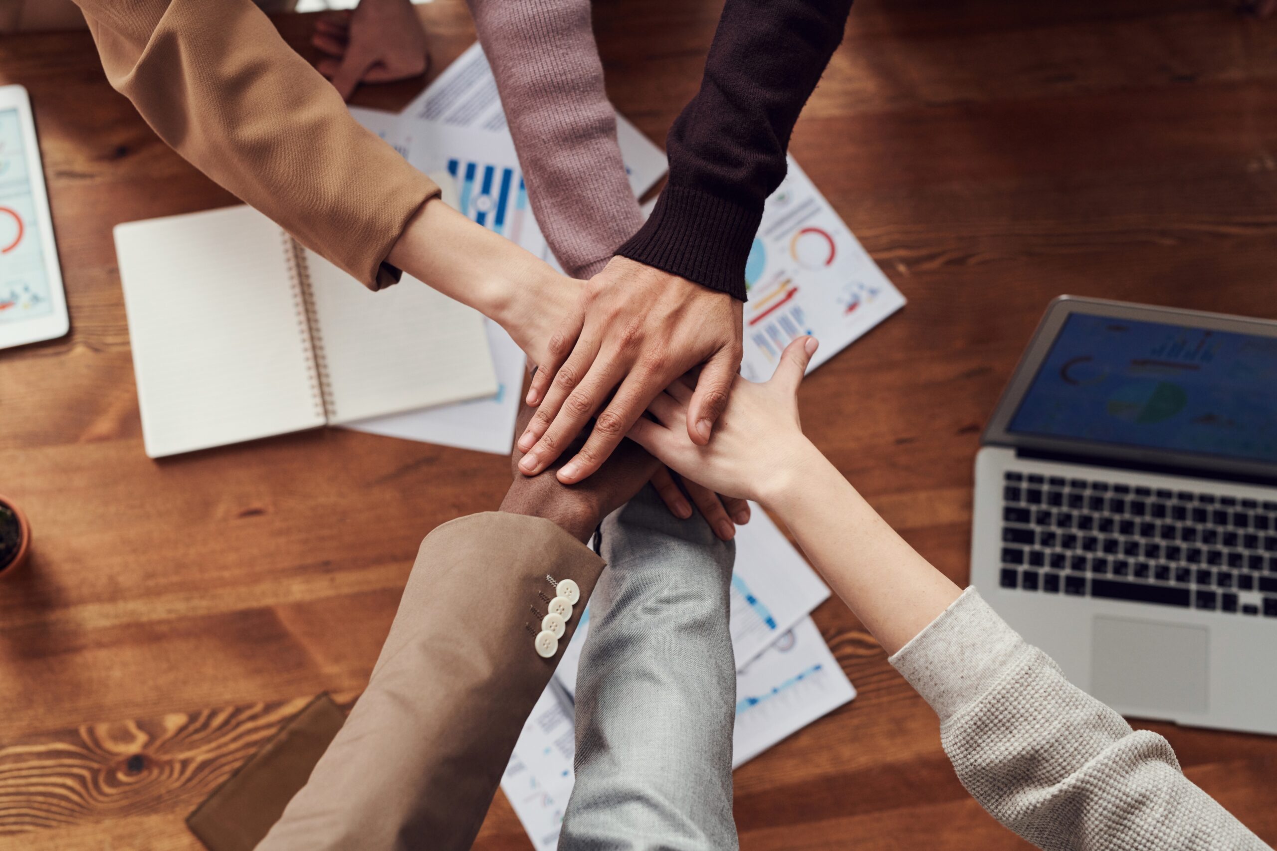 15 Engaging Team Building Activities to Strengthen Team Dynamics